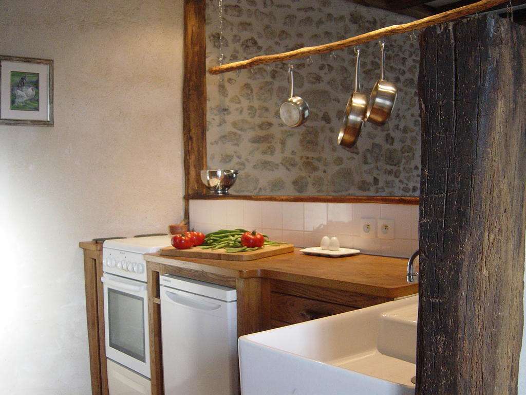 Chez Tartaud Villa Lathus St Remy Room photo